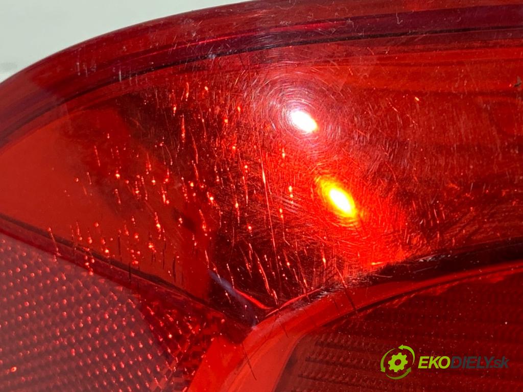 VW PASSAT B7 Kombi 2012 103 kW 2.0 TDI 1968 světlo levý zadní část 3AF945095E