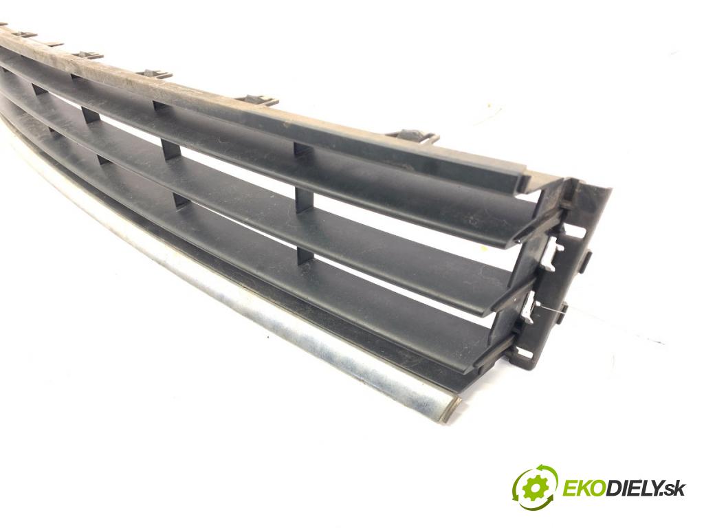 VW PASSAT B7 Kombi 2012 103 kW 2.0 TDI 1968 Mriežky nárazníka predný 3AA853677 (Mriežka predná (maska chladiča))