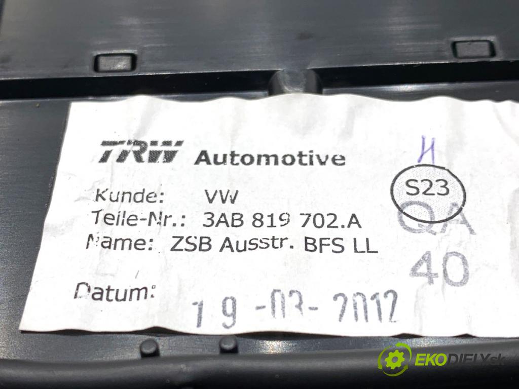 VW PASSAT B7 Kombi 2012 103 kW 2.0 TDI 1968 mří topení pravý přední část 3AB819702A