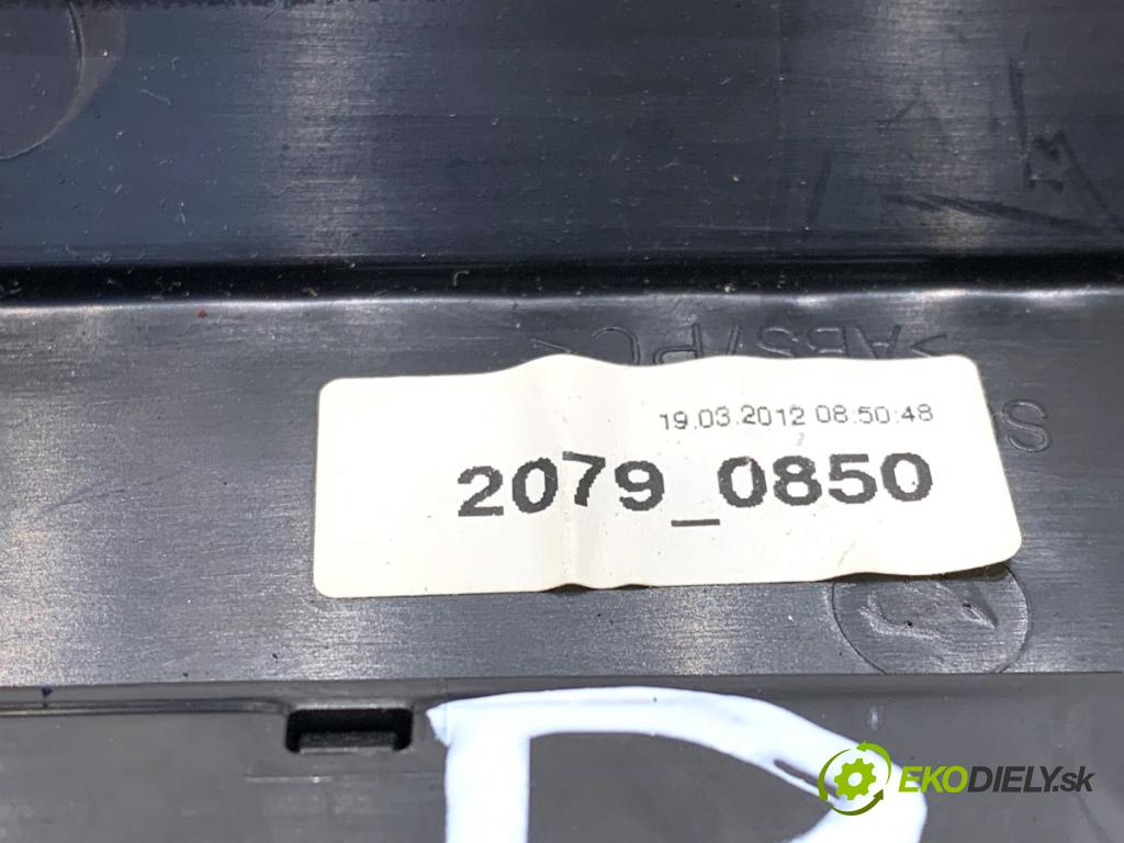 VW PASSAT B7 Kombi 2012 103 kW 2.0 TDI 1968 mří topení pravý přední část 3AB819702A