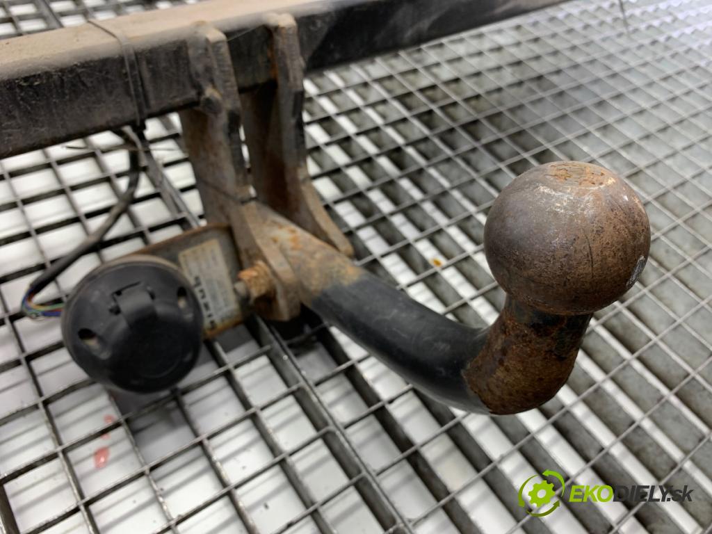 VW PASSAT B7 Kombi 2012 103 kW 2.0 TDI 1968 Hák tažné zařízení  (Tažné zařízení)