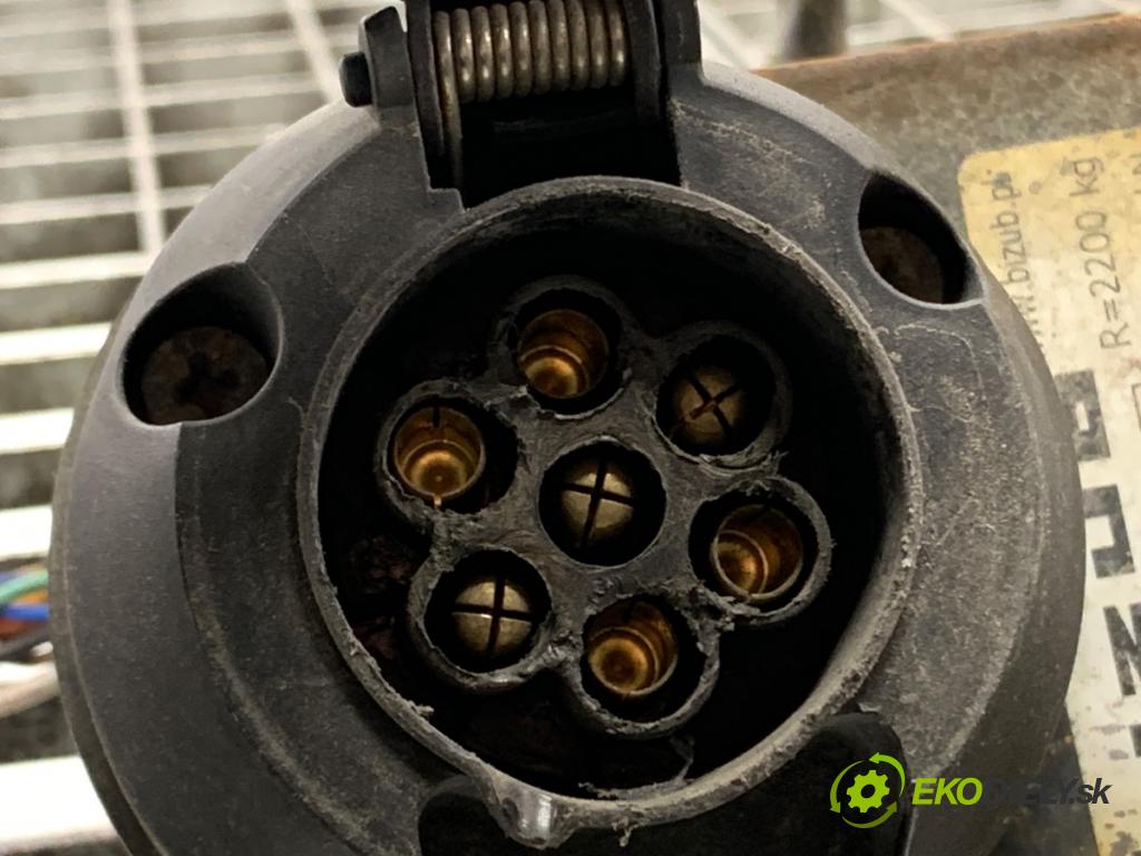 VW PASSAT B7 Kombi 2012 103 kW 2.0 TDI 1968 Hák tažné zařízení  (Tažné zařízení)