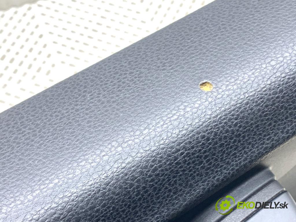 VW PASSAT B7 Kombi 2012 103 kW 2.0 TDI 1968 ča dveře levý přední část