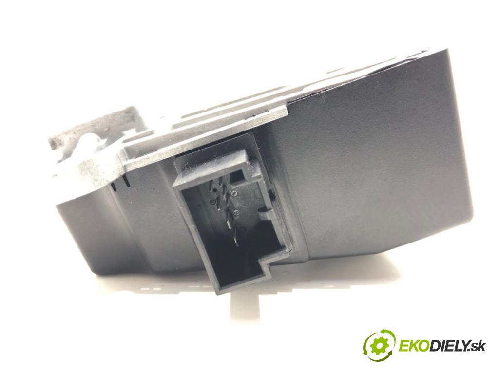 VW PASSAT B7 Kombi 2012 103 kW 2.0 TDI 1968 blokáda volantu 3C0905861J (Riadenie ostatné)