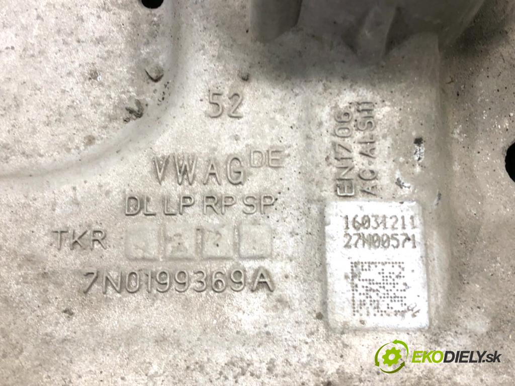 VW PASSAT B7 Kombi 2012 103 kW 2.0 TDI 1968 výztuha pod motor 7N0199369A (Přední výztuha)