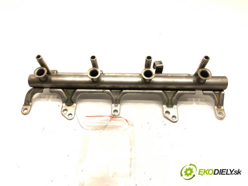 AUDI A4 B8 sedan 2008 118 kW 1.8 TFSI 1798 Lišta vstrekovacia 06J133317 (Vstrekovacia lišta)