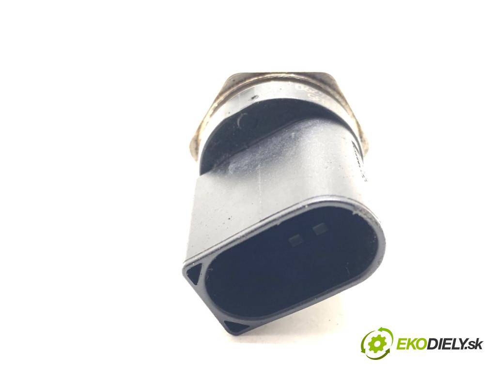 AUDI A4 B8 sedan 2008 118 kW 1.8 TFSI 1798 Snímač tlaku paliva 0261545035 (Snímač)