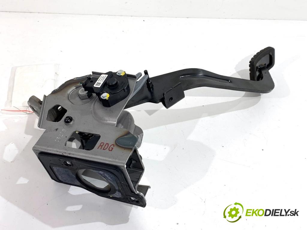 HYUNDAI KONA SUV 2022 88 kW 1.0 T-GDi 998 pedal spojky 93840-F2100