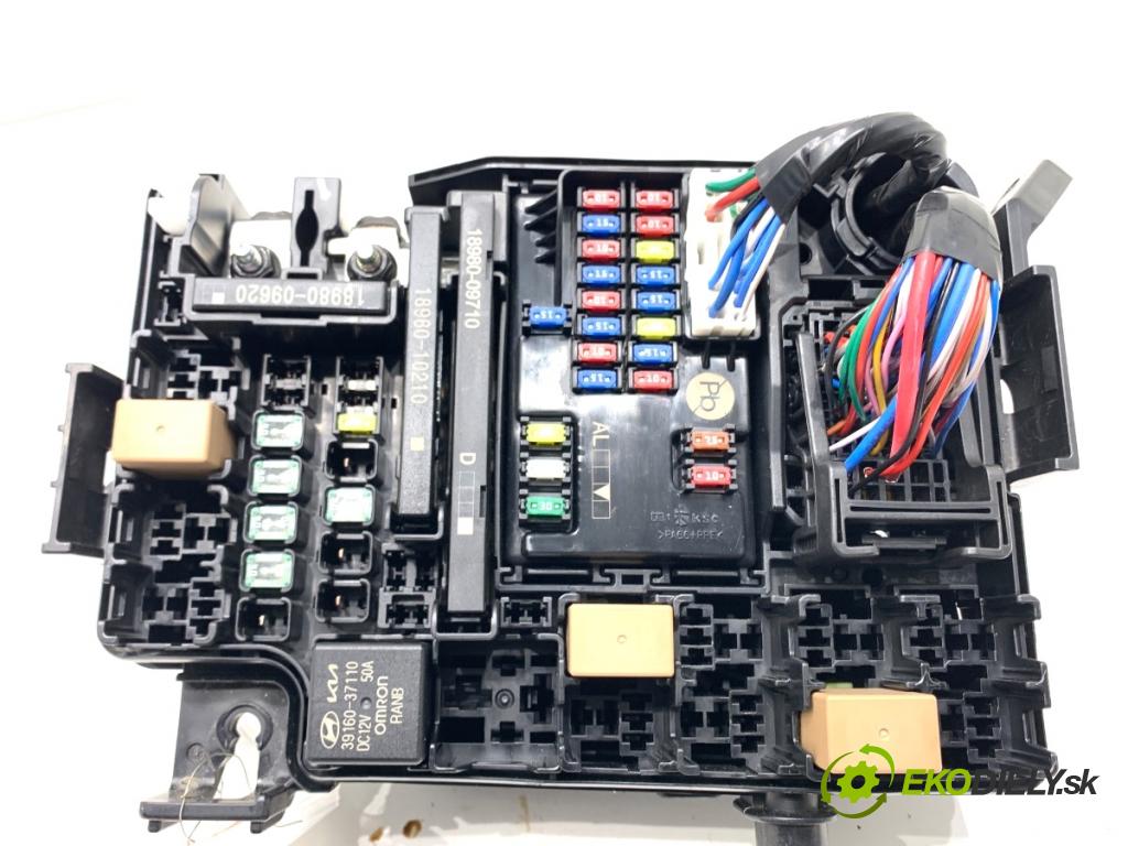 HYUNDAI KONA SUV 2022 88 kW 1.0 T-GDi 998 skříňka poistková 91711-J9831 (Pojistková skříňka)