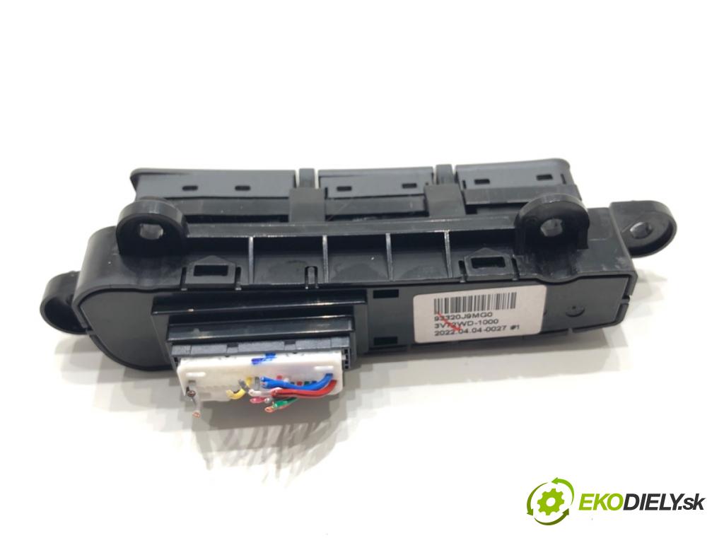 HYUNDAI KONA SUV 2022 88 kW 1.0 T-GDi 998 Prepínač ohrievania, vyhrievania sedačky 93320-J9MGO (Prepínacie páčky pod volantom)