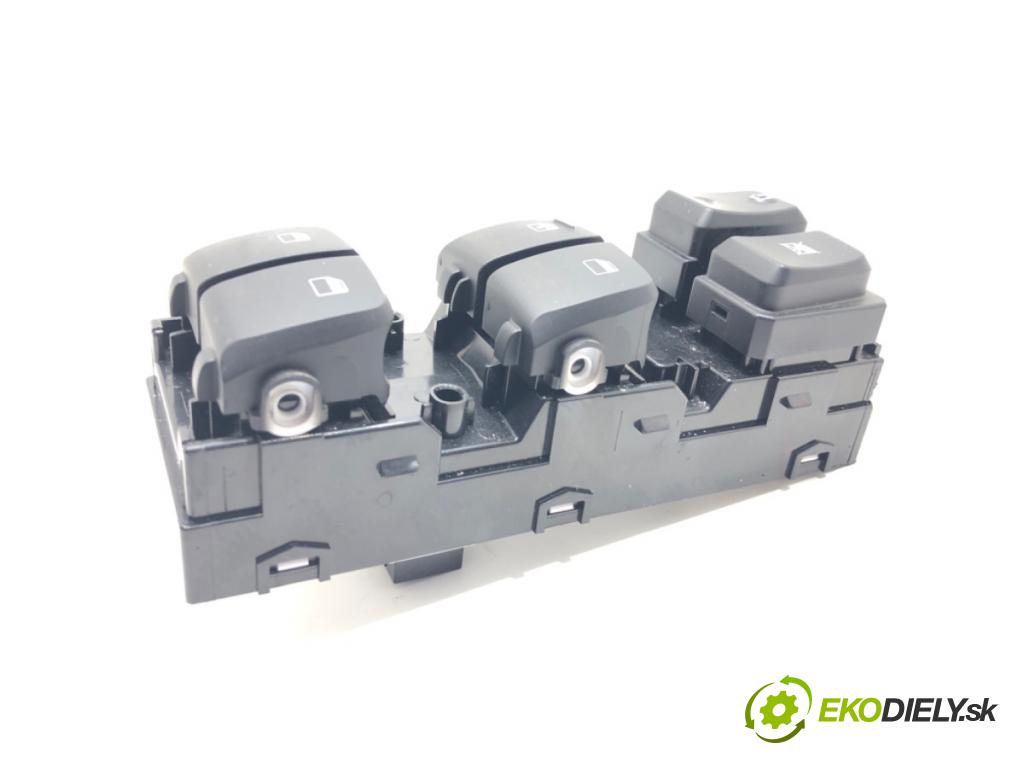 HYUNDAI KONA SUV 2022 88 kW 1.0 T-GDi 998 Prepínač okien 93570-J9100 (Prepínacie páčky pod volantom)