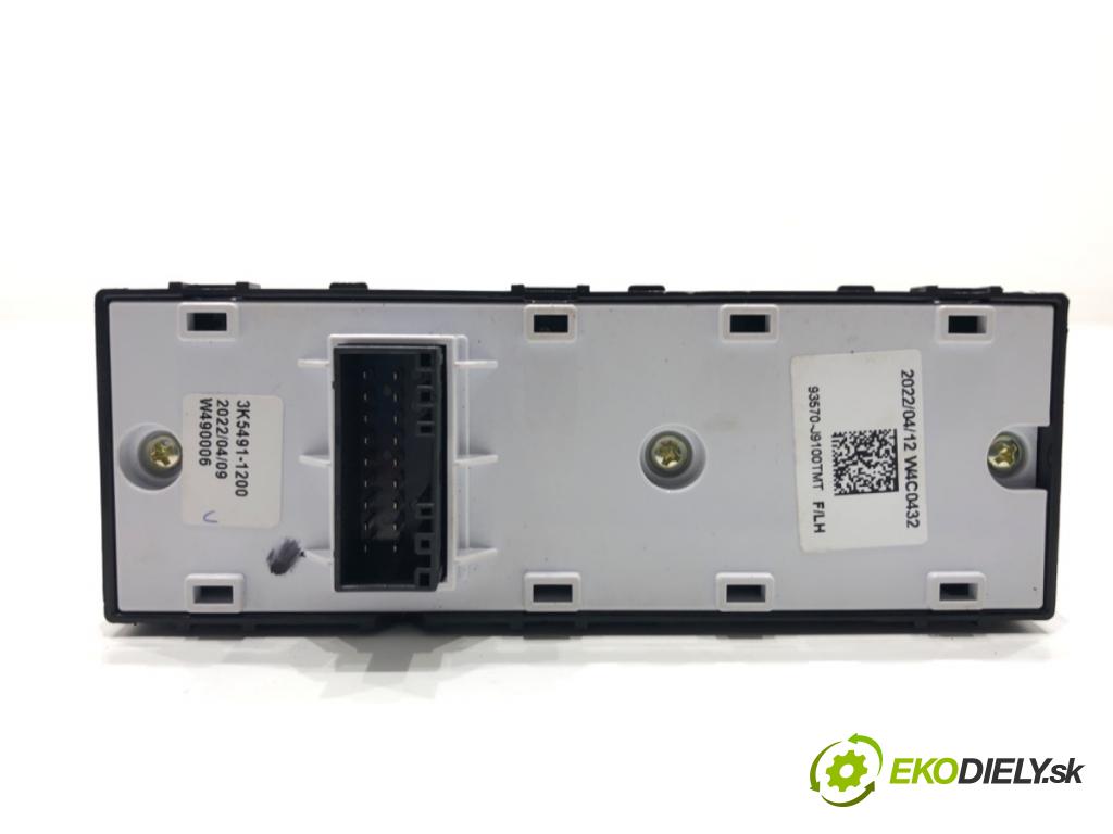 HYUNDAI KONA SUV 2022 88 kW 1.0 T-GDi 998 Prepínač okien 93570-J9100 (Prepínacie páčky pod volantom)