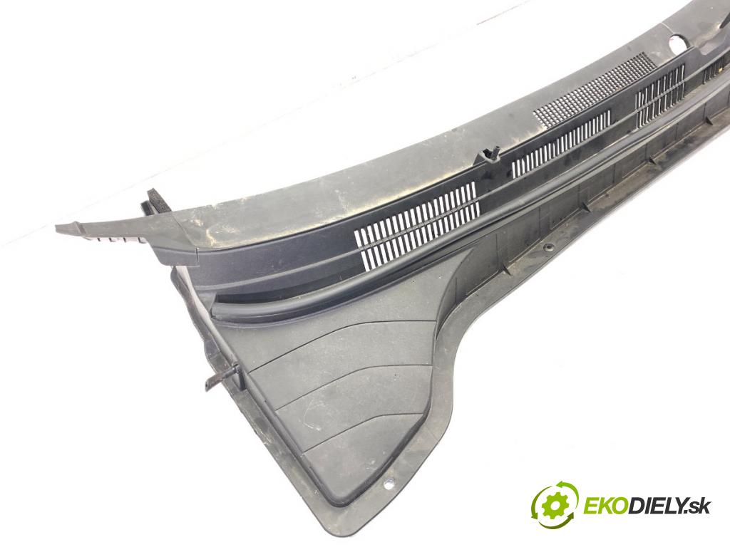 HYUNDAI KONA SUV 2022 88 kW 1.0 T-GDi 998 torpédo plast pod čelní okno 86150-J9000 (Plast pod čelním sklem)