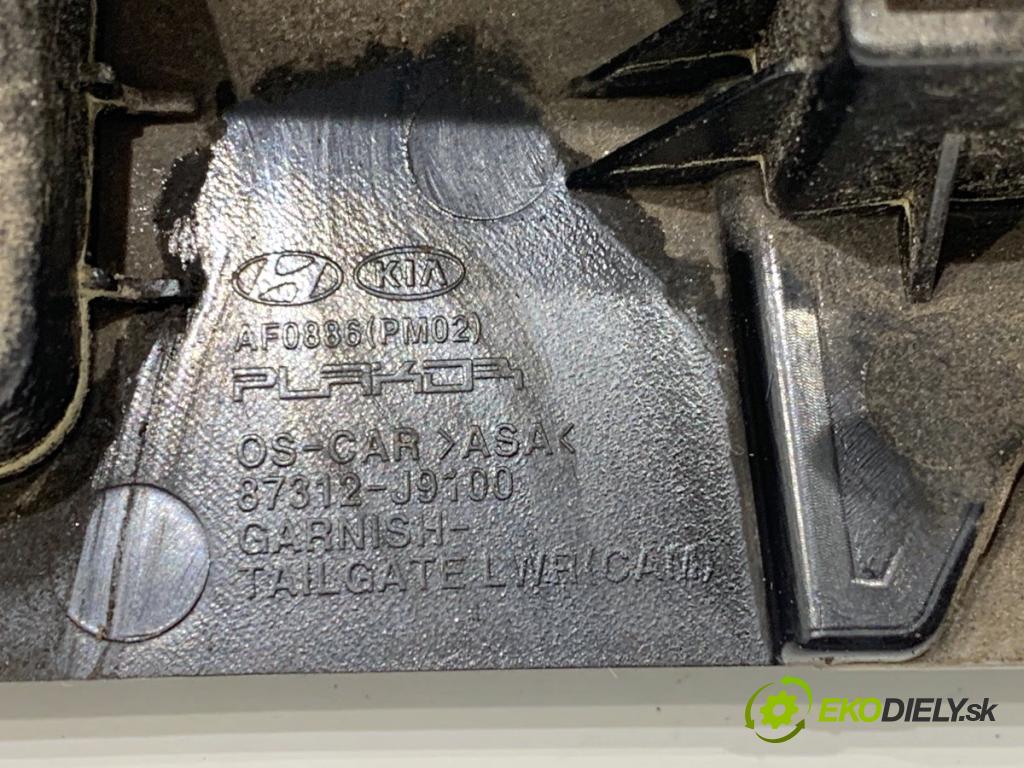 HYUNDAI KONA SUV 2022 88 kW 1.0 T-GDi 998 lišta dveří zadní část 87311-J9000