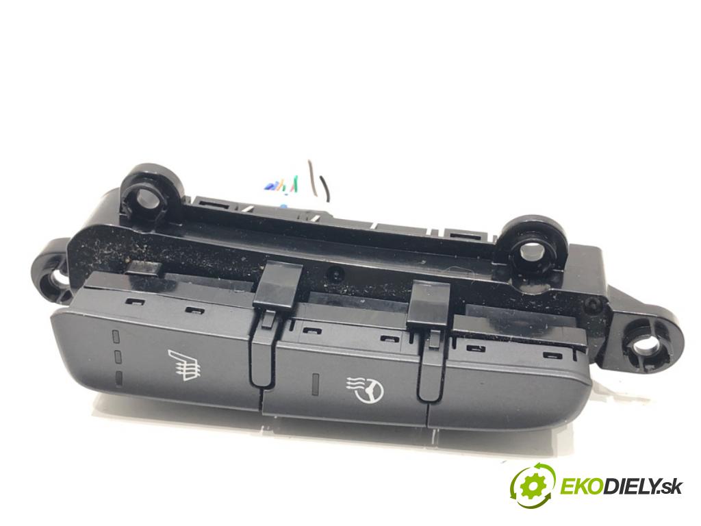 HYUNDAI KONA SUV 2022 88 kW 1.0 T-GDi 998 Prepínač ohrievania, vyhrievania sedačky 93310-J9MG0 (Prepínacie páčky pod volantom)