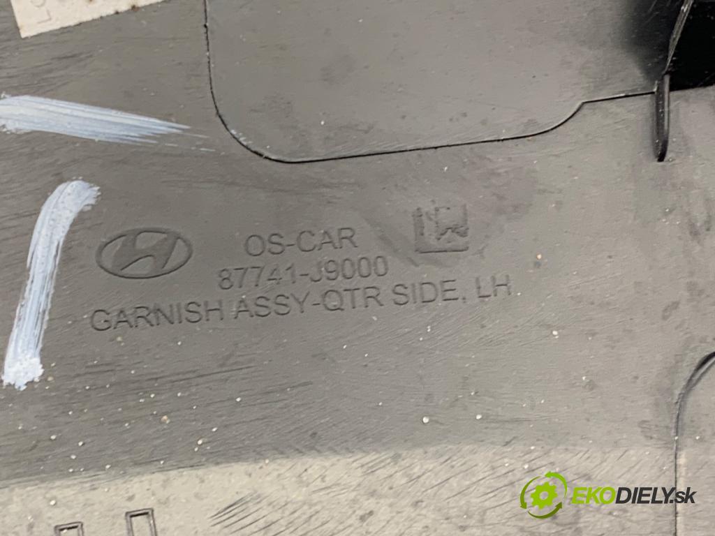 HYUNDAI KONA SUV 2022 88 kW 1.0 T-GDi 998 Lišta blatníka zad ľavá strana 87741-J9000 (Lišta)