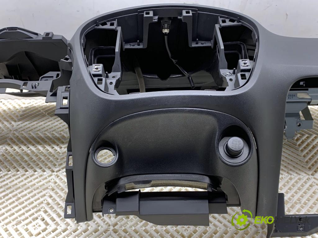 NISSAN JUKE F15 SUV 2012 86 kW 1.6 1598 Palubná doska VANKÚŠ: spolujazdca