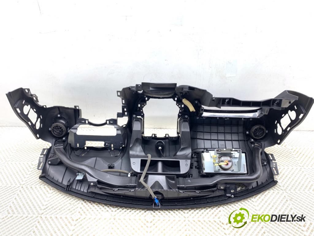 NISSAN JUKE F15 SUV 2012 86 kW 1.6 1598 Palubná doska VANKÚŠ: spolujazdca