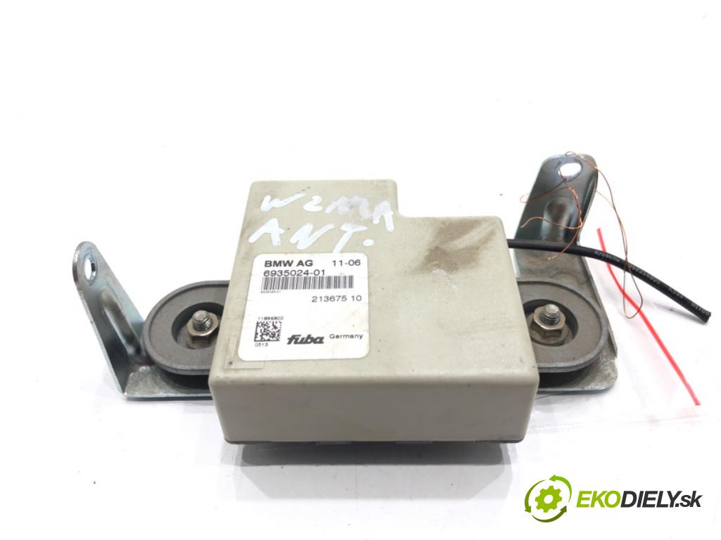 BMW E61 Kombi 2007 130 kW 525 d 2497 zesilovač Antenní: 6935024 (Zesilovač)