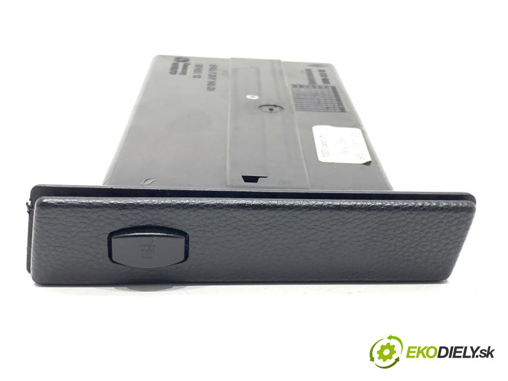 BMW E61 Kombi 2007 130 kW 525 d 2497 držák na nápoje  (Držák nápojů)