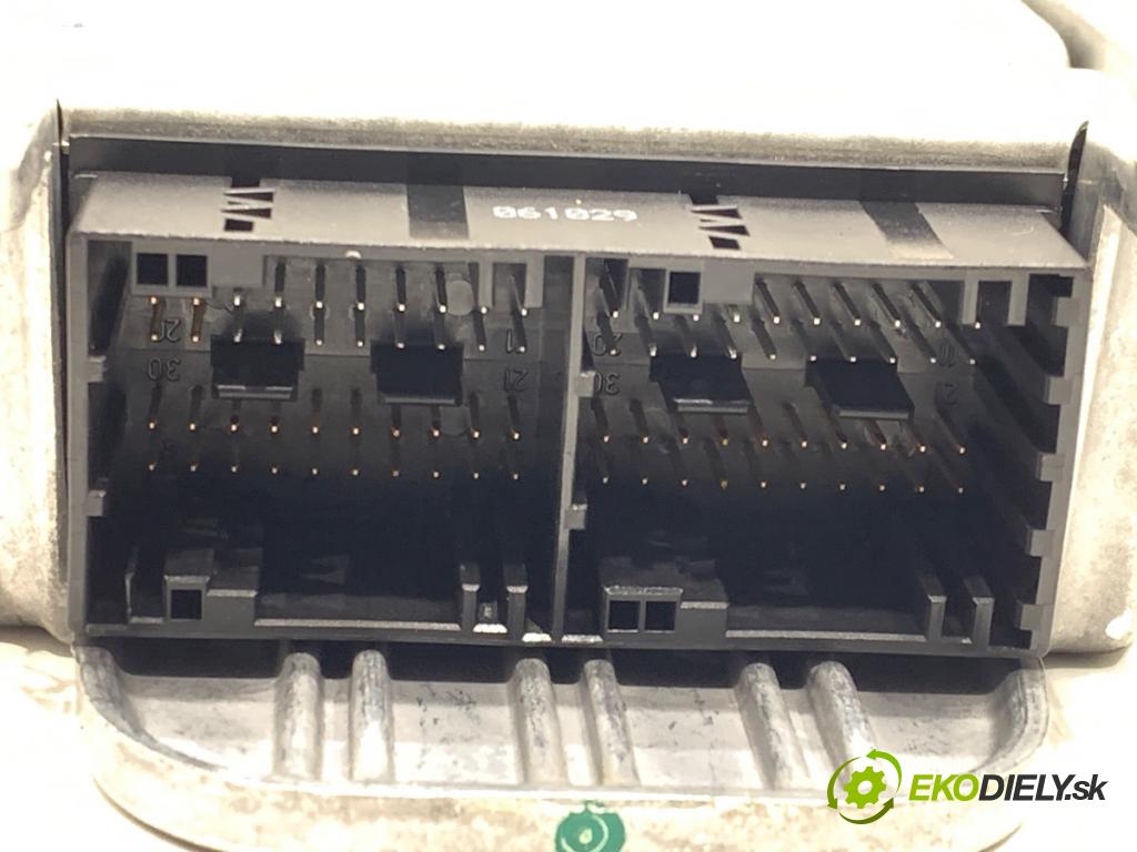 BMW E61 Kombi 2007 130 kW 525 d 2497 senzor airbag 9118749 (Snímač)