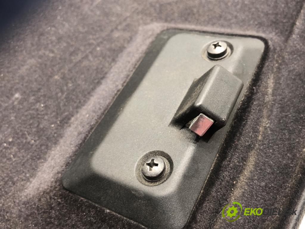 BMW E61 Kombi 2007 130 kW 525 d 2497 Priehradka, kastlík spolujazdca (Priehradka (kastlík))