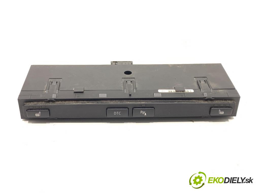 BMW E61 Kombi 2007 130 kW 525 d 2497 Prepínač ohrievania, vyhrievania sedačky  (Prepínacie páčky pod volantom)