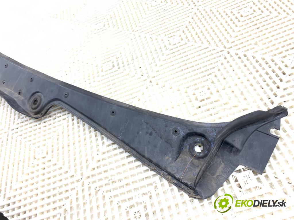 BMW E61 Kombi 2007 130 kW 525 d 2497 torpédo plast pod čelní okno 7027083 (Plast pod čelním sklem)