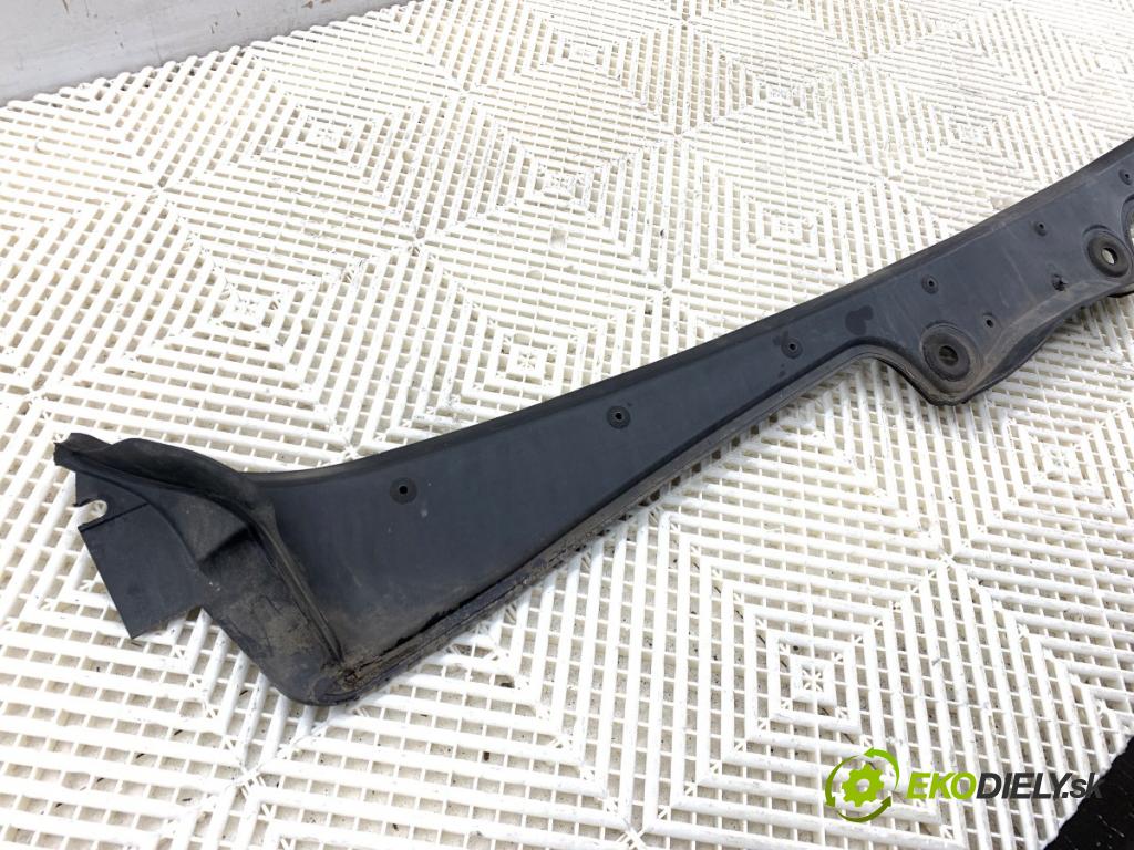 BMW E61 Kombi 2007 130 kW 525 d 2497 torpédo plast pod čelní okno 7027083 (Plast pod čelním sklem)