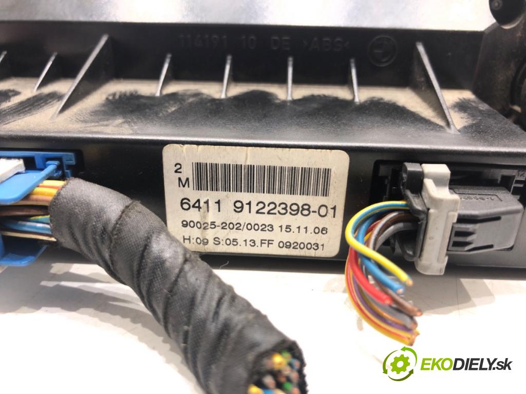 BMW E61 Kombi 2007 130 kW 525 d 2497 Panel ovládania kúrenia 9122398 (Prepínacie páčky pod volantom)