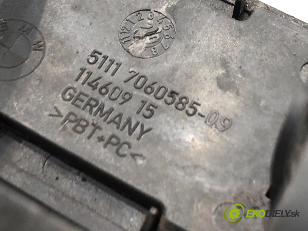 BMW E61 Kombi 2007 130 kW 525 d 2497 kryt ostřikovače světla levá strana 7060585