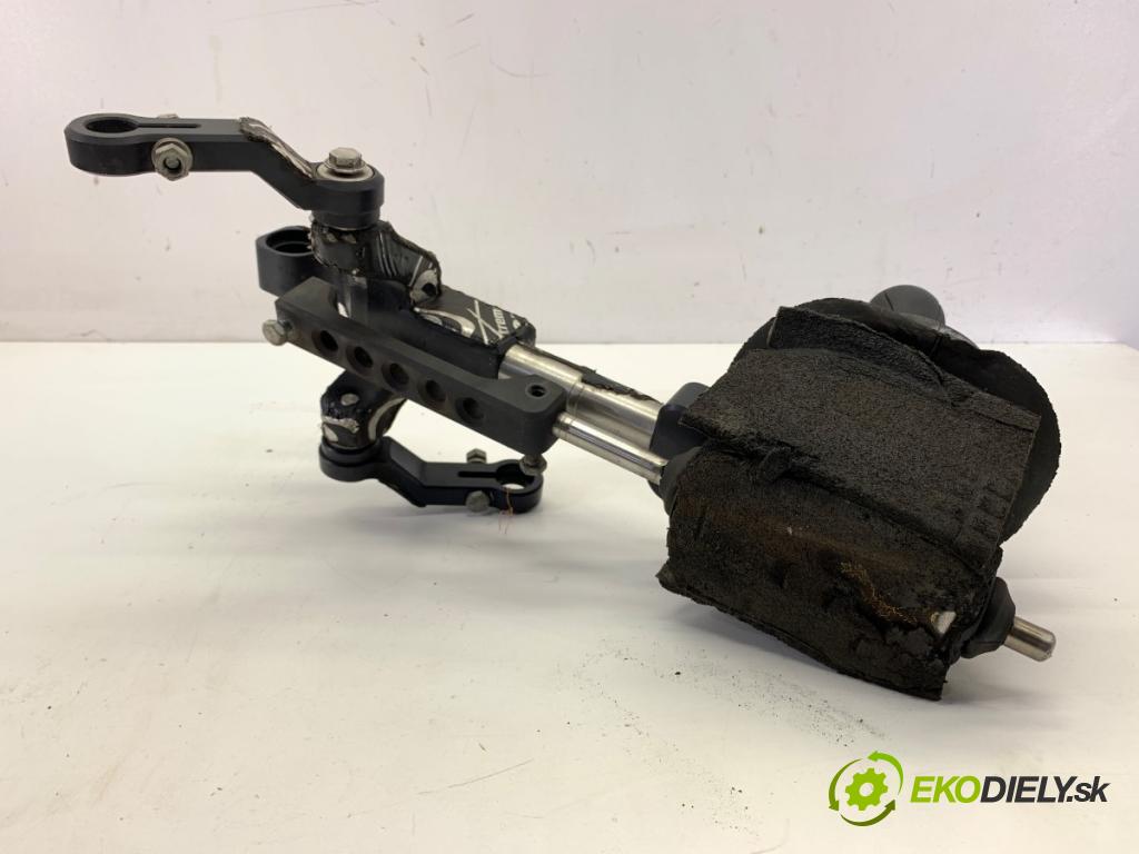 FORD USA MUSTANG V coupe 2014 227 kW 3.7 3726 Kulisa  (Rýchlostná páka (kulisa))