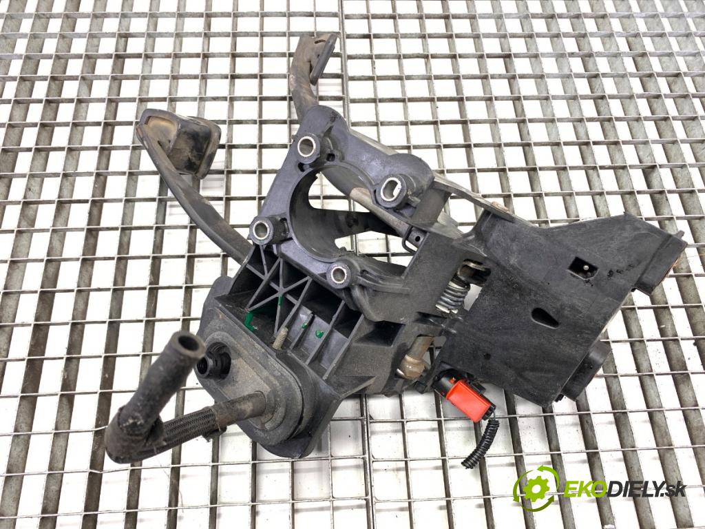 FORD USA MUSTANG V coupe 2014 227 kW 3.7 3726 PEDÁL: manuálne DR33-2450-BC (Potenciometer plynového pedálu)