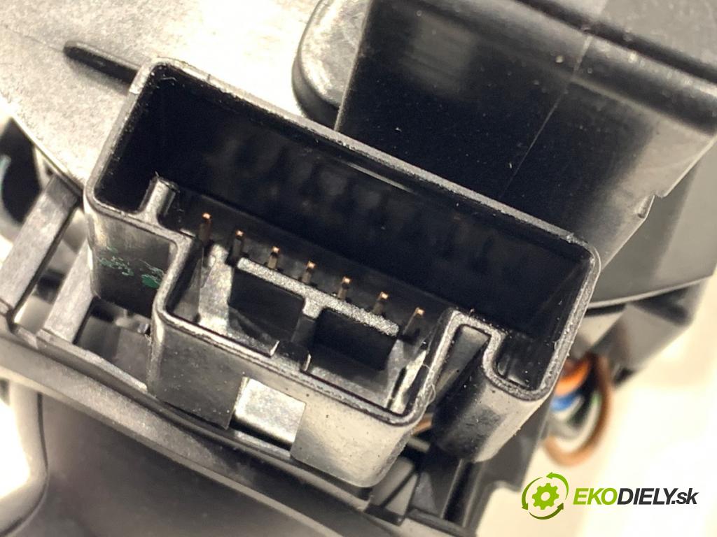 SKODA FABIA III Kombi 2017 77 kW 1.4 TDI 1422 Prepínač kombinovaný 6C0953501J (Prepínacie páčky pod volantom)