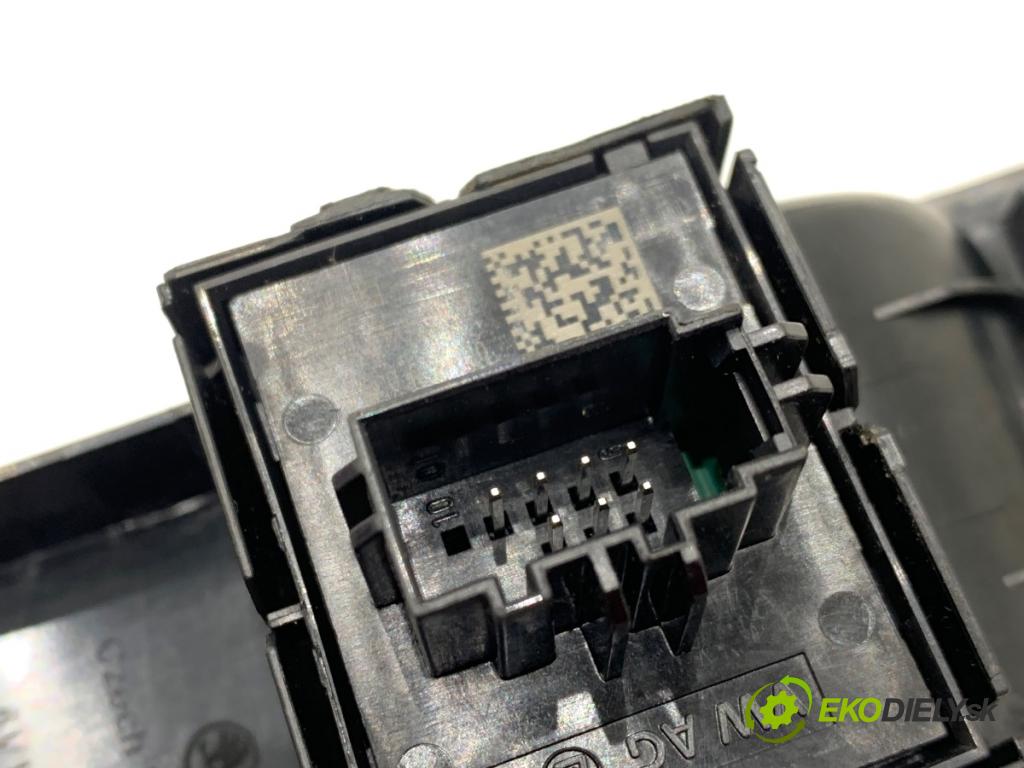 SKODA FABIA III Kombi 2017 77 kW 1.4 TDI 1422 Prepínač okien 6V0959858A (Prepínacie páčky pod volantom)