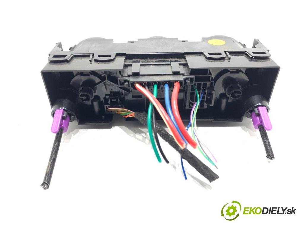 SKODA FABIA III Kombi 2017 77 kW 1.4 TDI 1422 Panel ovládania kúrenia  (Prepínacie páčky pod volantom)