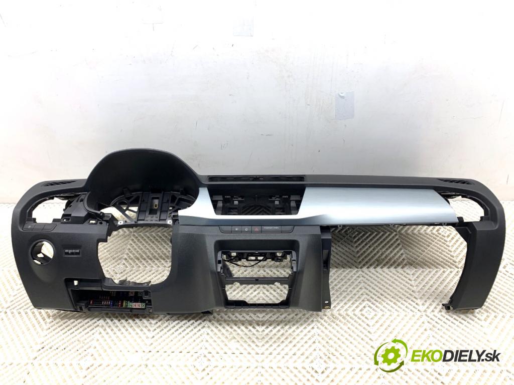 SKODA FABIA III Kombi 2017 77 kW 1.4 TDI 1422 palubní doska 6V0857069A 6V0880204 (Palubní deska)