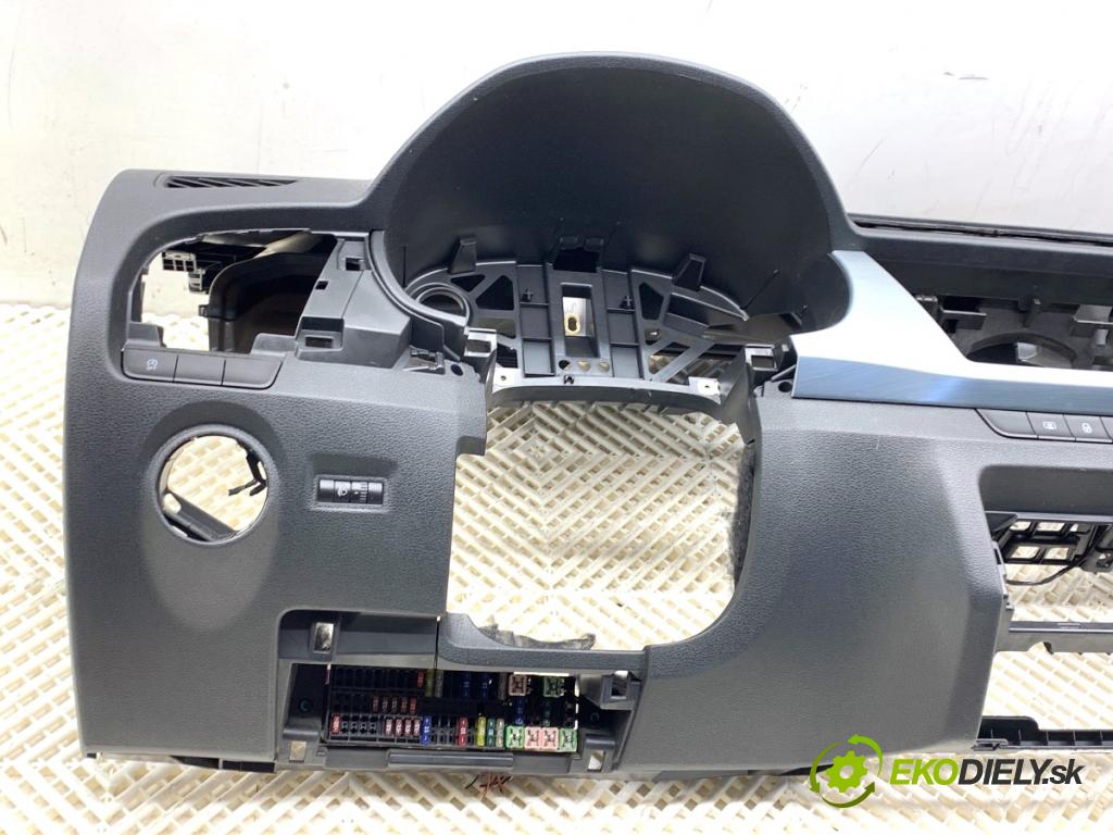 SKODA FABIA III Kombi 2017 77 kW 1.4 TDI 1422 palubní doska 6V0857069A 6V0880204 (Palubní deska)