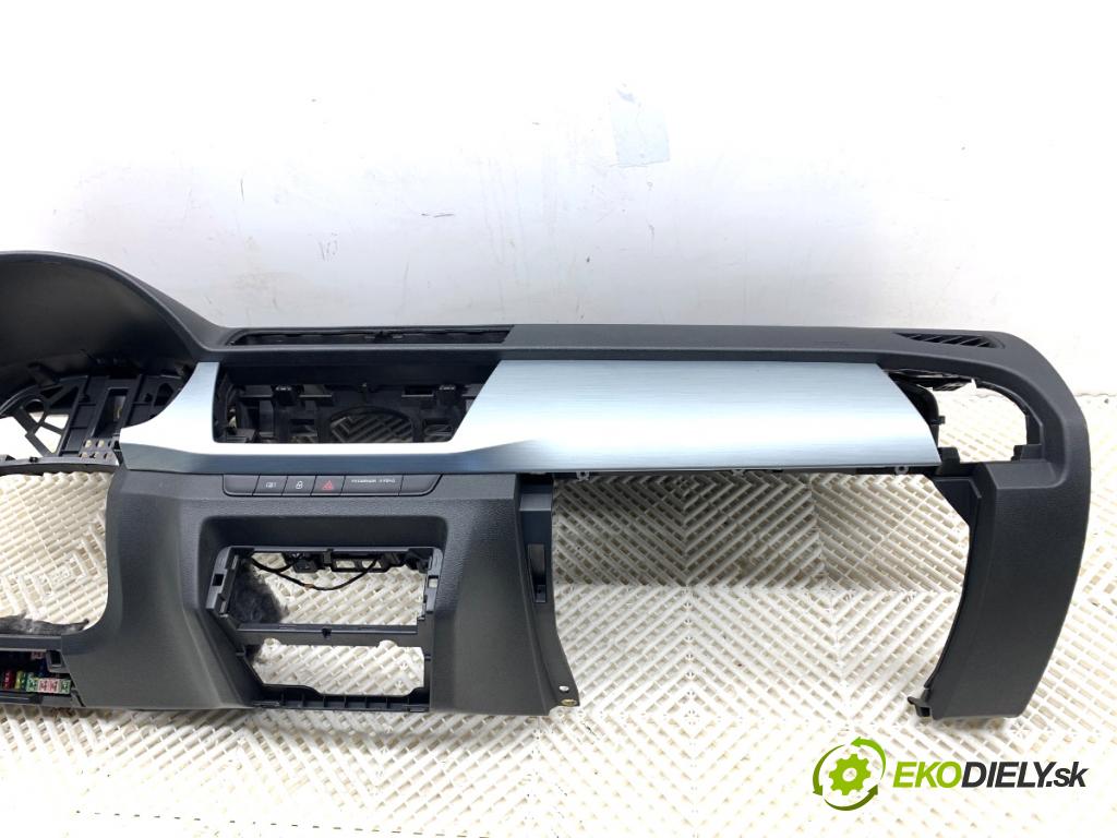 SKODA FABIA III Kombi 2017 77 kW 1.4 TDI 1422 palubní doska 6V0857069A 6V0880204 (Palubní deska)