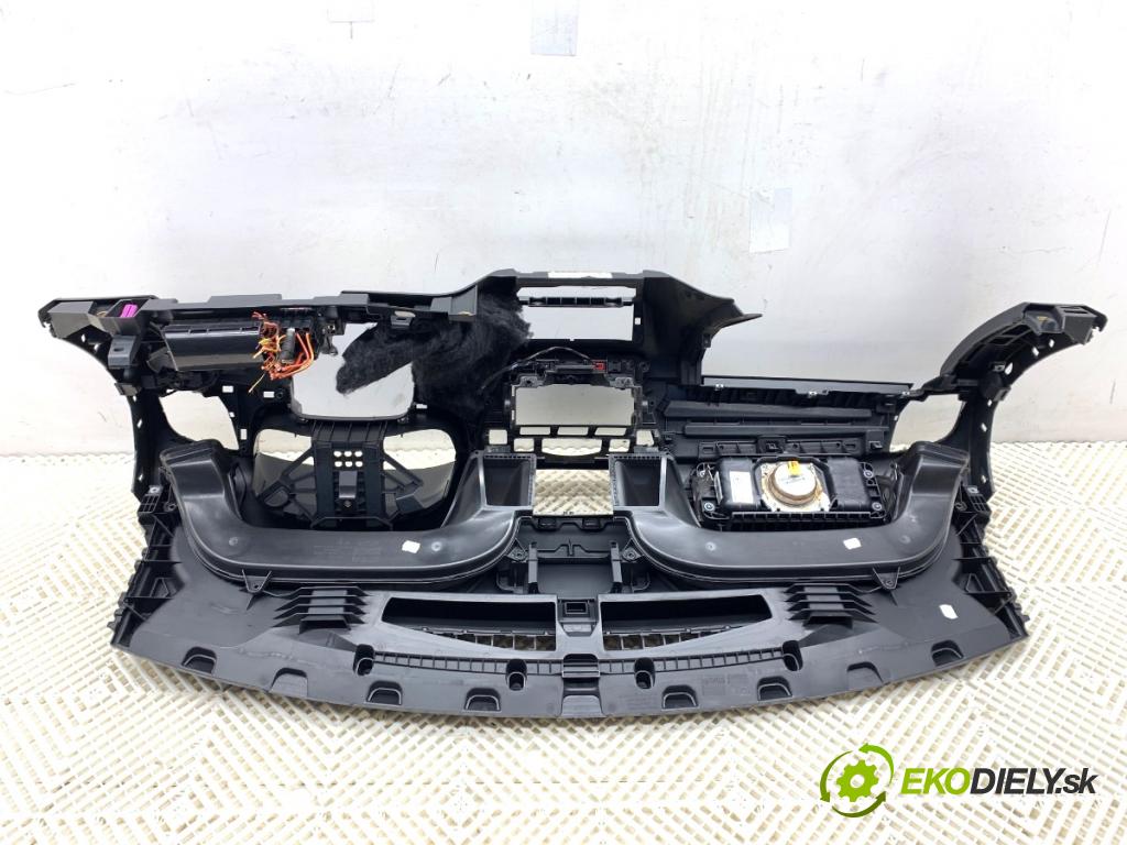 SKODA FABIA III Kombi 2017 77 kW 1.4 TDI 1422 palubní doska 6V0857069A 6V0880204 (Palubní deska)