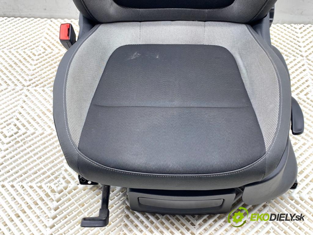 SKODA FABIA III Kombi 2017 77 kW 1.4 TDI 1422 Sedadlo ľavy predný