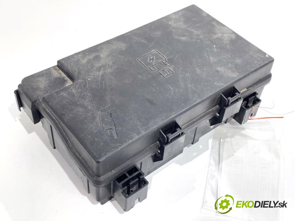 JEEP GRAND CHEROKEE WK SUV 2015 184 kW 3.0 CRD V6 4x4 2987 Skrinka poistková P68242818AC (Poistková skrinka)