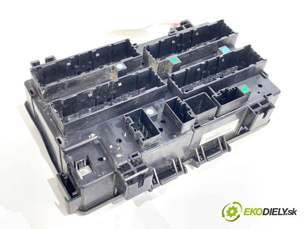 JEEP GRAND CHEROKEE WK SUV 2015 184 kW 3.0 CRD V6 4x4 2987 Skrinka poistková P68242818AC (Poistková skrinka)