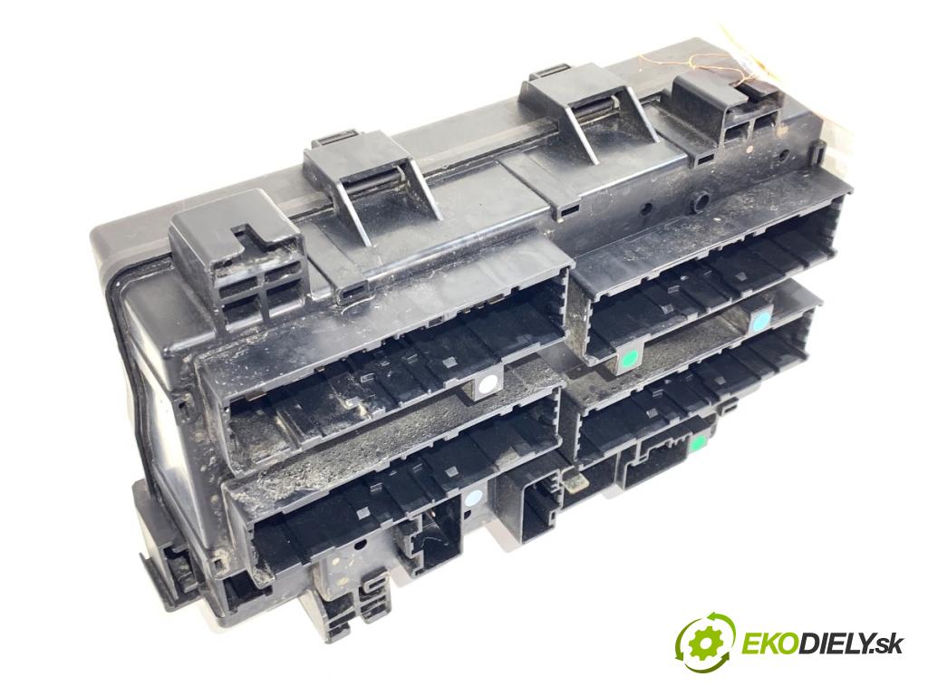 JEEP GRAND CHEROKEE WK SUV 2015 184 kW 3.0 CRD V6 4x4 2987 Skrinka poistková P68242818AC (Poistková skrinka)