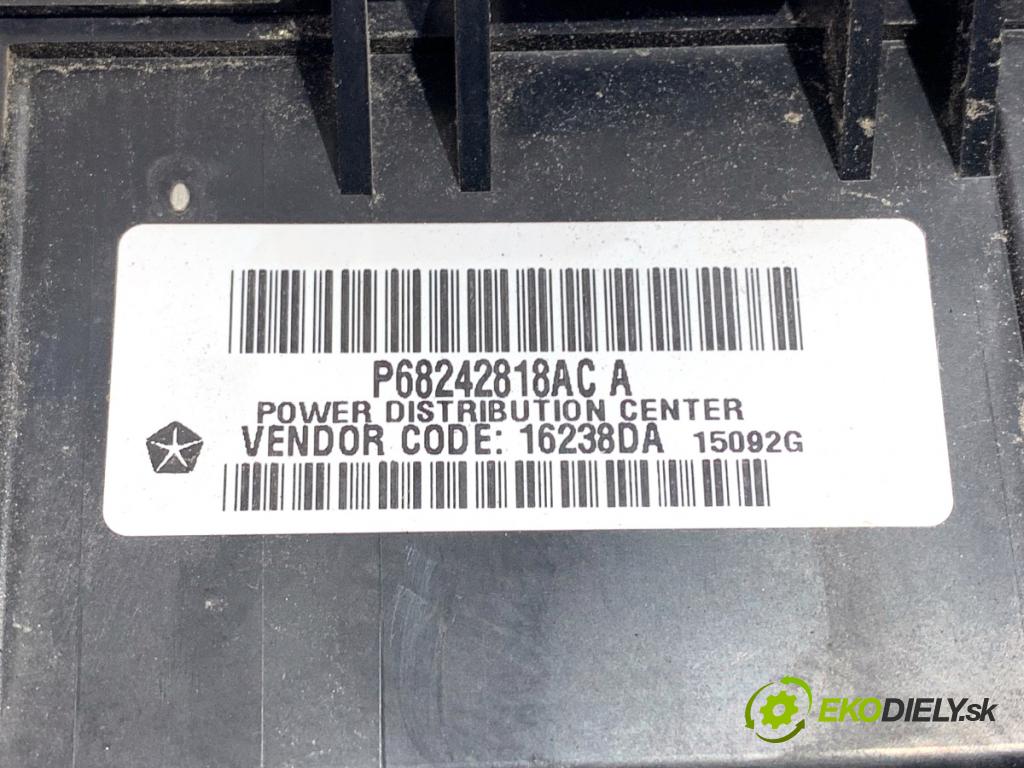 JEEP GRAND CHEROKEE WK SUV 2015 184 kW 3.0 CRD V6 4x4 2987 skříňka poistková P68242818AC (Pojistková skříňka)