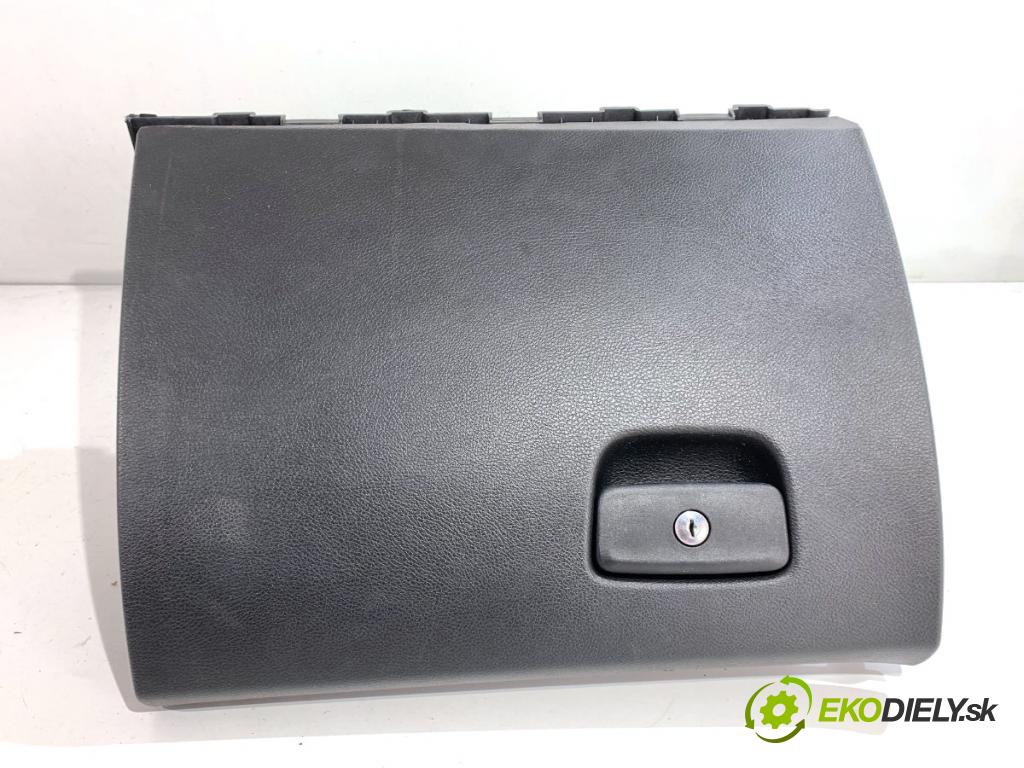 JEEP GRAND CHEROKEE WK SUV 2015 184 kW 3.0 CRD V6 4x4 2987 Priehradka, kastlík spolujazdca P01449119BL (Priehradka (kastlík))