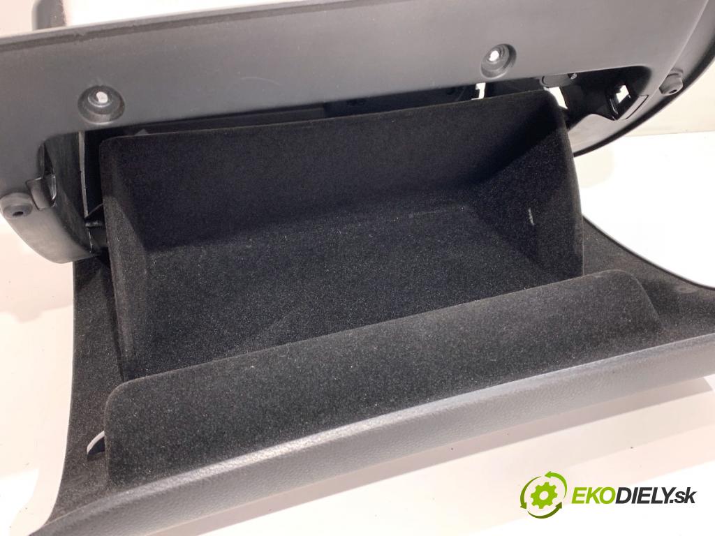 JEEP GRAND CHEROKEE WK SUV 2015 184 kW 3.0 CRD V6 4x4 2987 Priehradka, kastlík spolujazdca P01449119BL (Priehradka (kastlík))