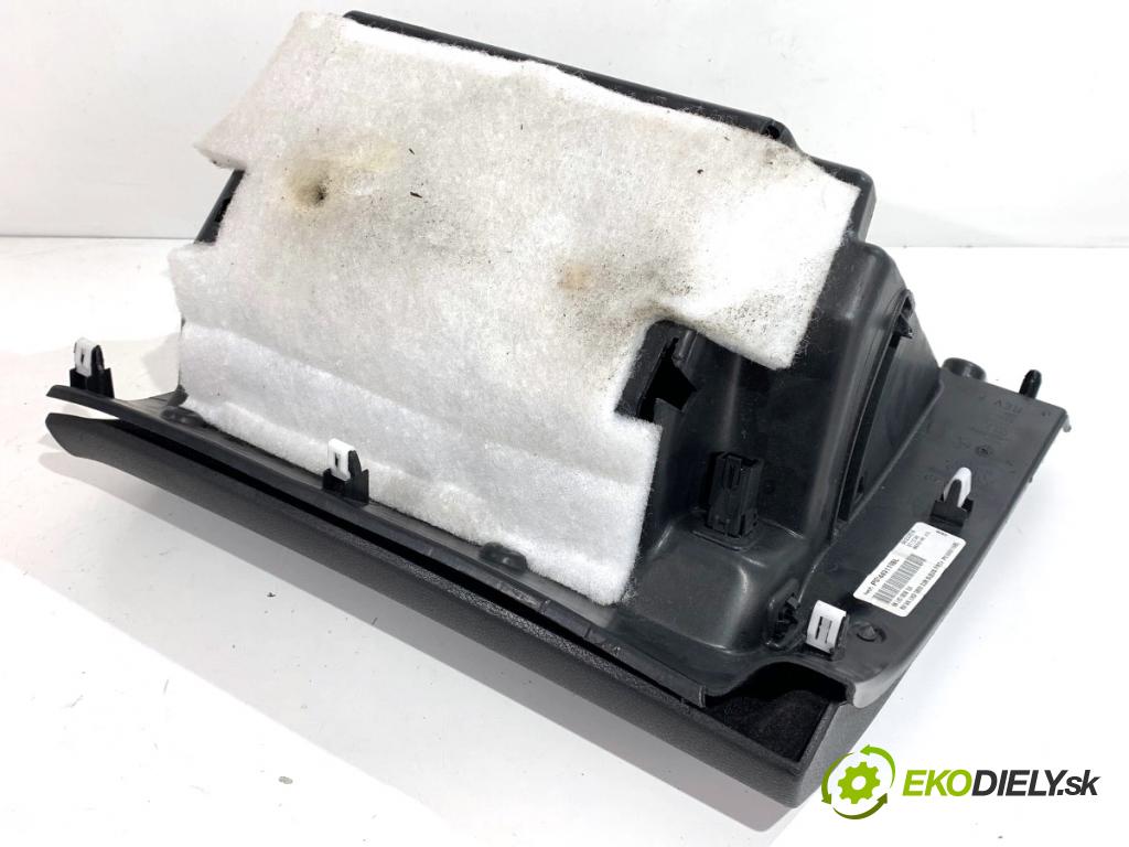 JEEP GRAND CHEROKEE WK SUV 2015 184 kW 3.0 CRD V6 4x4 2987 Priehradka, kastlík spolujazdca P01449119BL (Priehradka (kastlík))