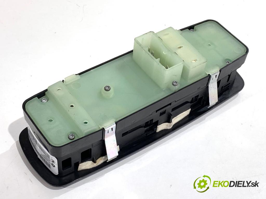 JEEP GRAND CHEROKEE WK SUV 2015 184 kW 3.0 CRD V6 4x4 2987 Prepínač okien 68184803AA (Prepínacie páčky pod volantom)