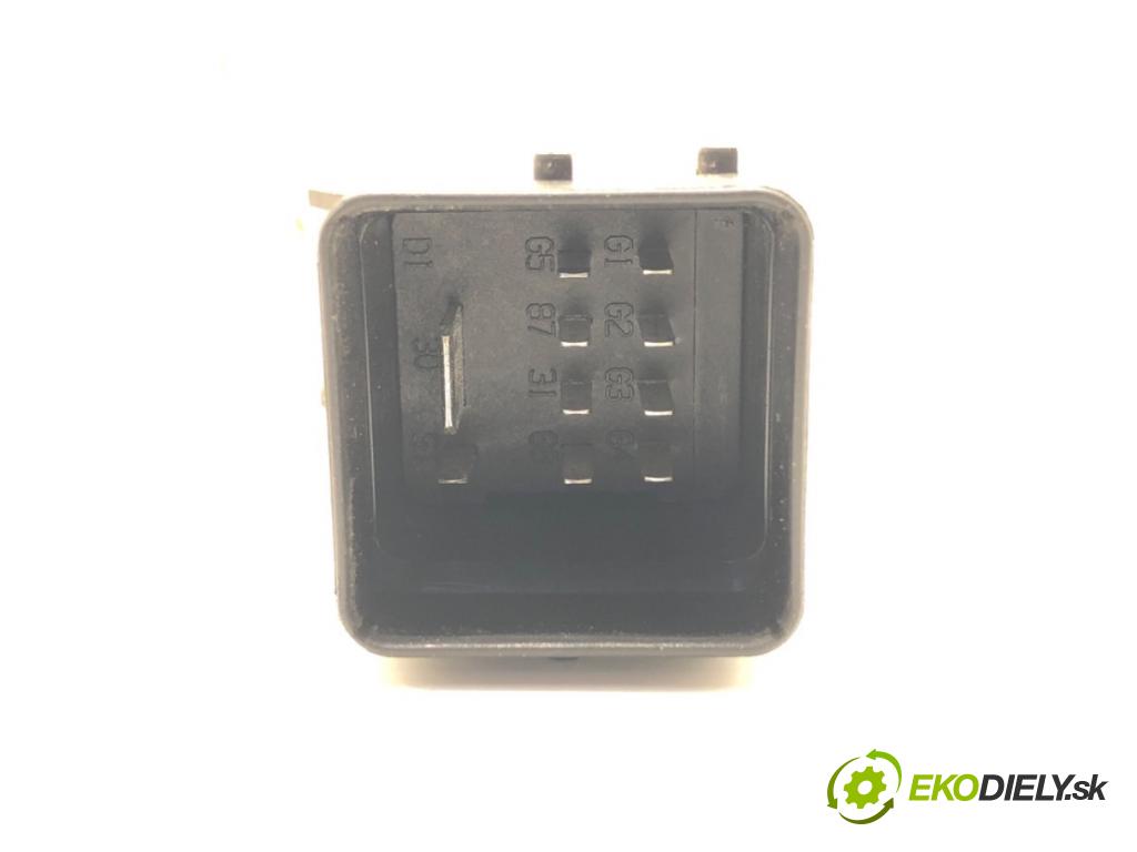 JEEP GRAND CHEROKEE WK SUV 2015 184 kW 3.0 CRD V6 4x4 2987 relé sviečok žhavenia 0281003117 (Relé)